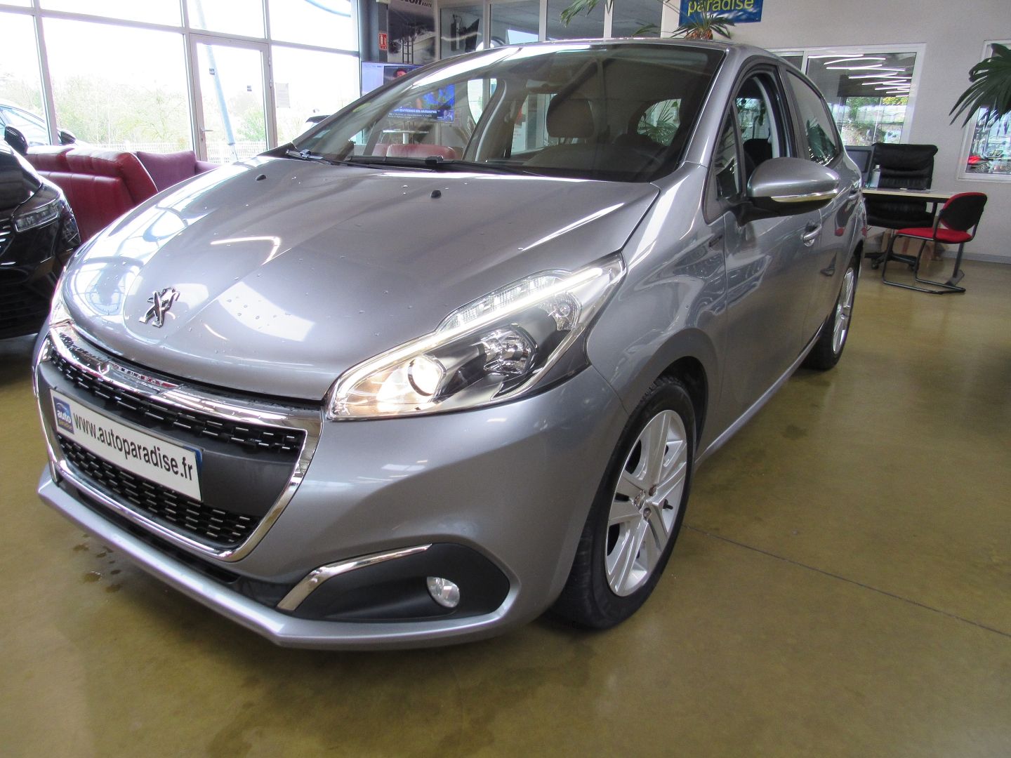 Véhicule d'occasion PEUGEOT 208 1.5 BLUEHDI 100 SIGNATURE