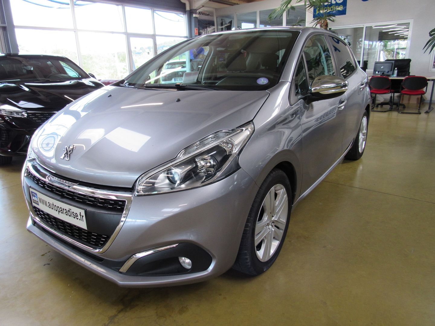 Véhicule d'occasion PEUGEOT 208 1.2 82 SIGNATURE